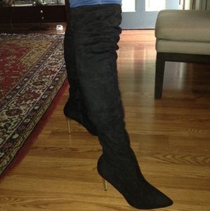High heeled boot